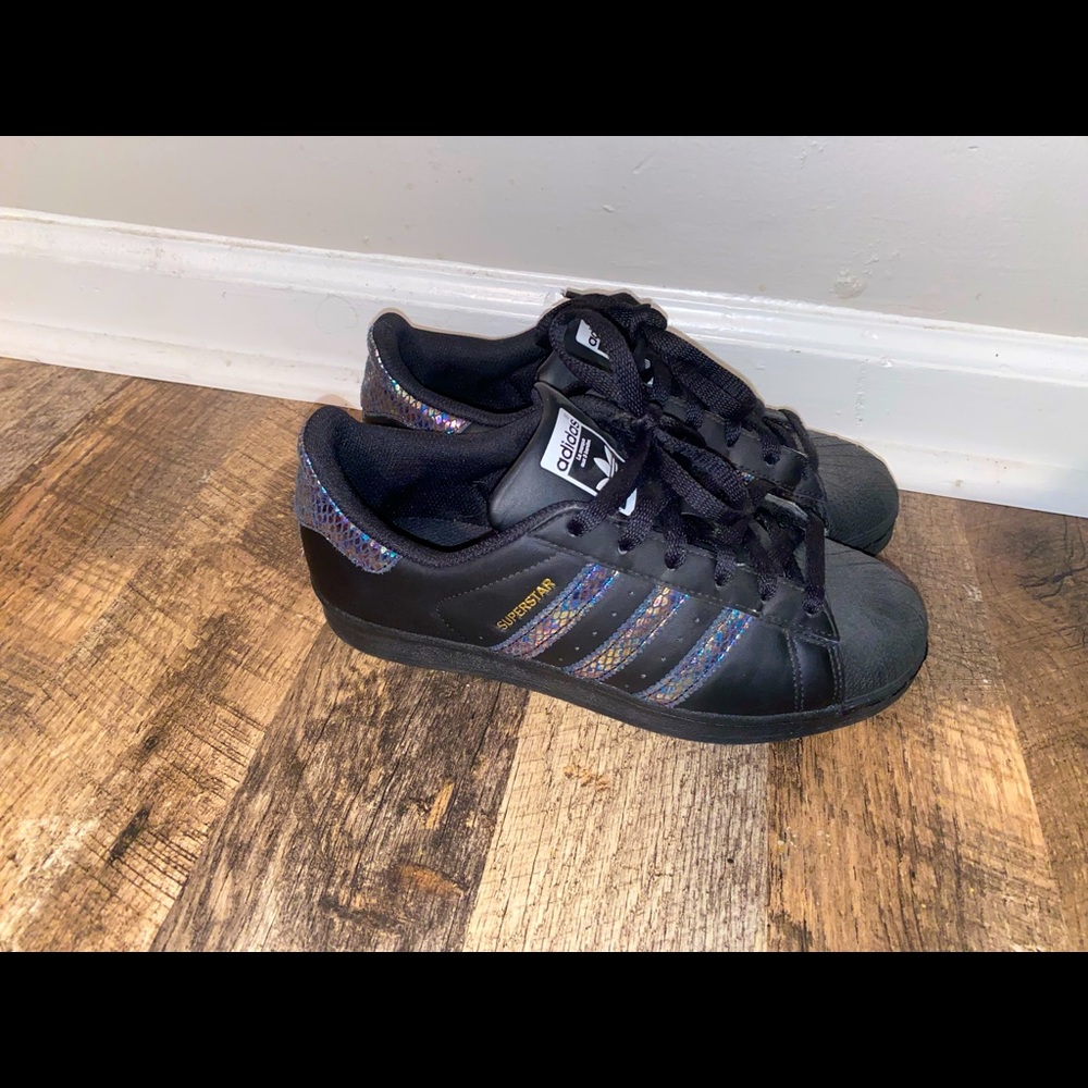 Adidas superstars size 5.5 Y